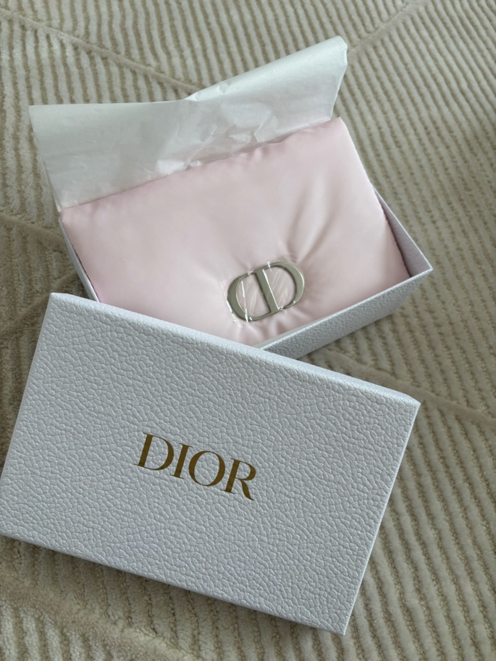 ✨NEW✨ Dior Beauty Puffy Cosmetics Pouch - Picture 2 of 9